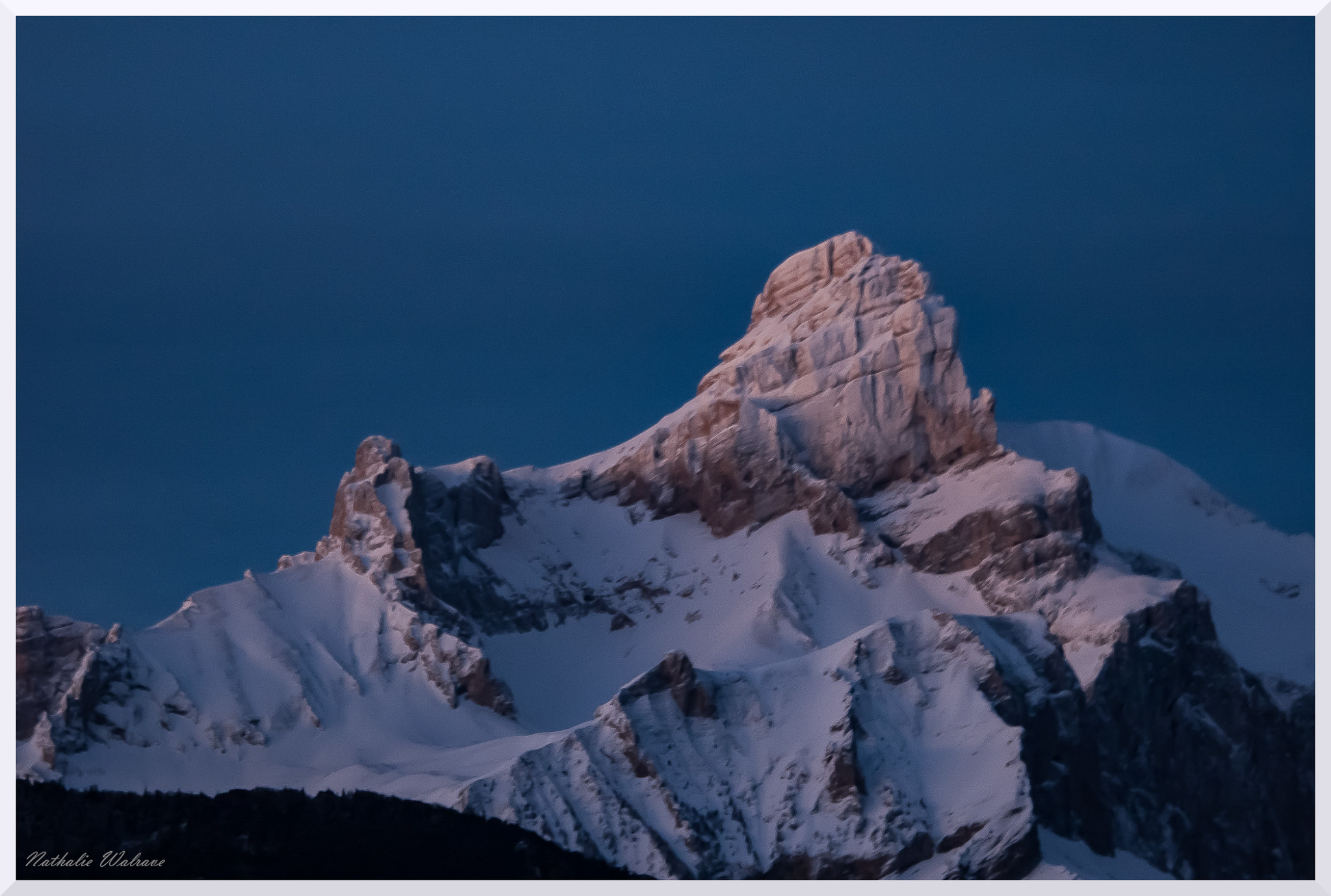 La Grande Moucherolle enneigé à l'heure bleue